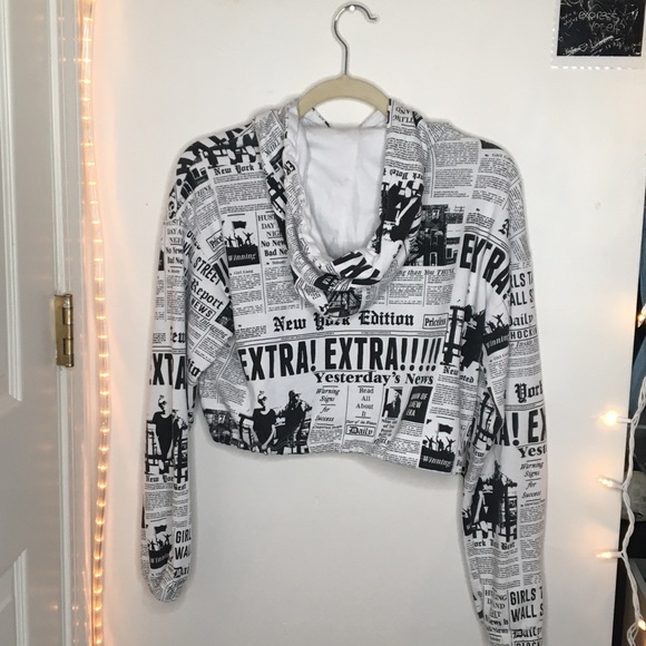 Forever 21 Newsprint Draw String Cropped Hoodie S - Picture 3 of 3